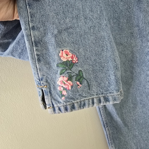 Y2K Bugle Boy Tapered Leg Slim Fit Floral Embroidered Jeans Size 10 High Rise - Picture 3 of 8